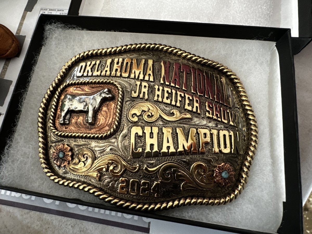 My second Love.........Traded in my spikes for a cattle show this weekend. It was good to get out and showcase our genetics.