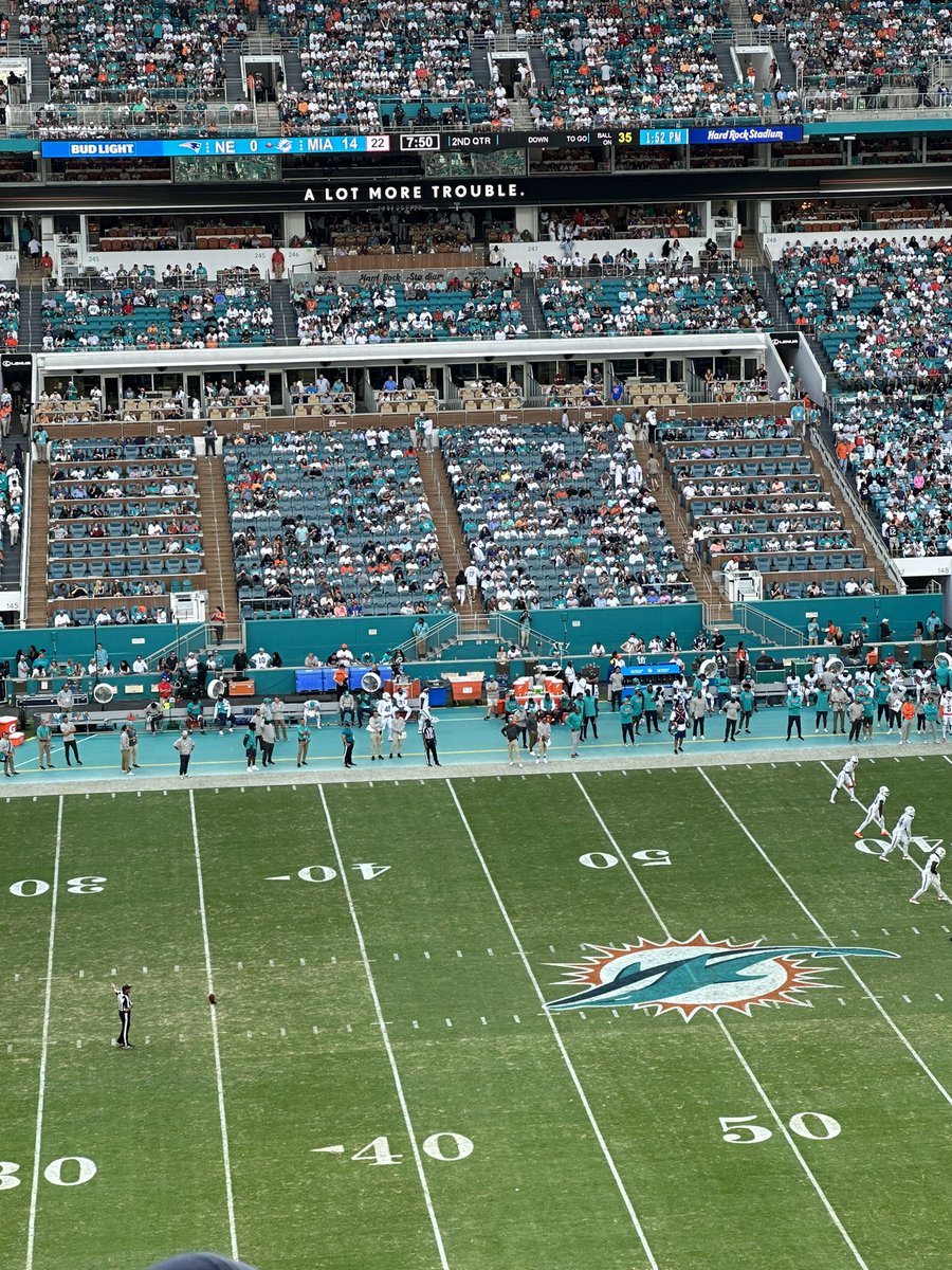 CracraftFan's tweet image. 50 yd luxury seats incredibly empty with 7:50 left in only the 2nd quarter. Let’s replace those seats with cheaper options for real diehard Dolphins fans!!
