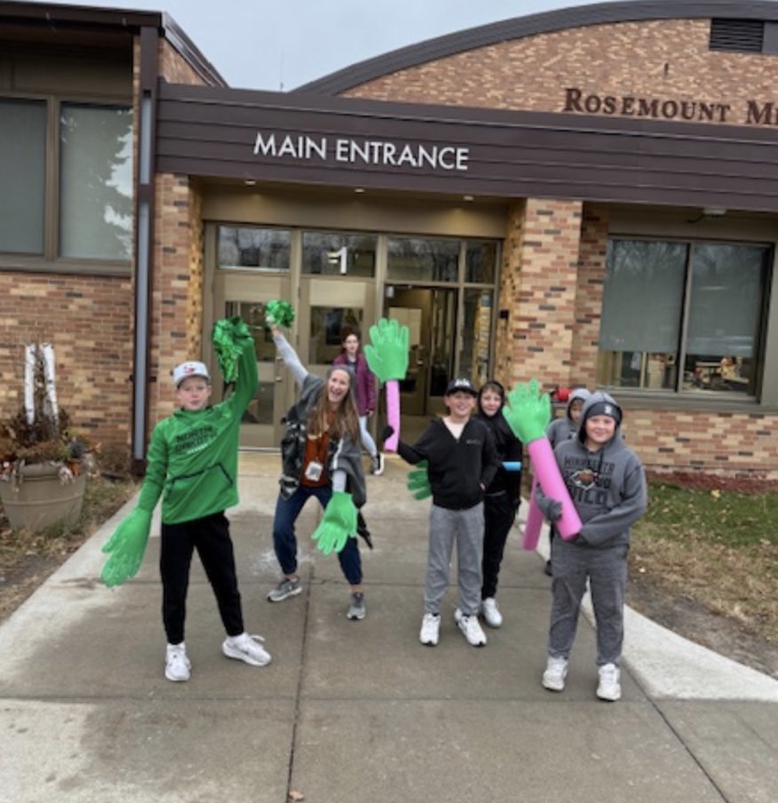 Great job at greeting this morning, Mrs. Kraskas Advisory! <a href="/ISD196schools/">DISTRICT 196-ʀᴏsᴇᴍᴏᴜɴᴛ-ᴀᴘᴘʟᴇ ᴠᴀʟʟᴇʏ-ᴇᴀɢᴀɴ sᴄʜᴏᴏʟs</a>