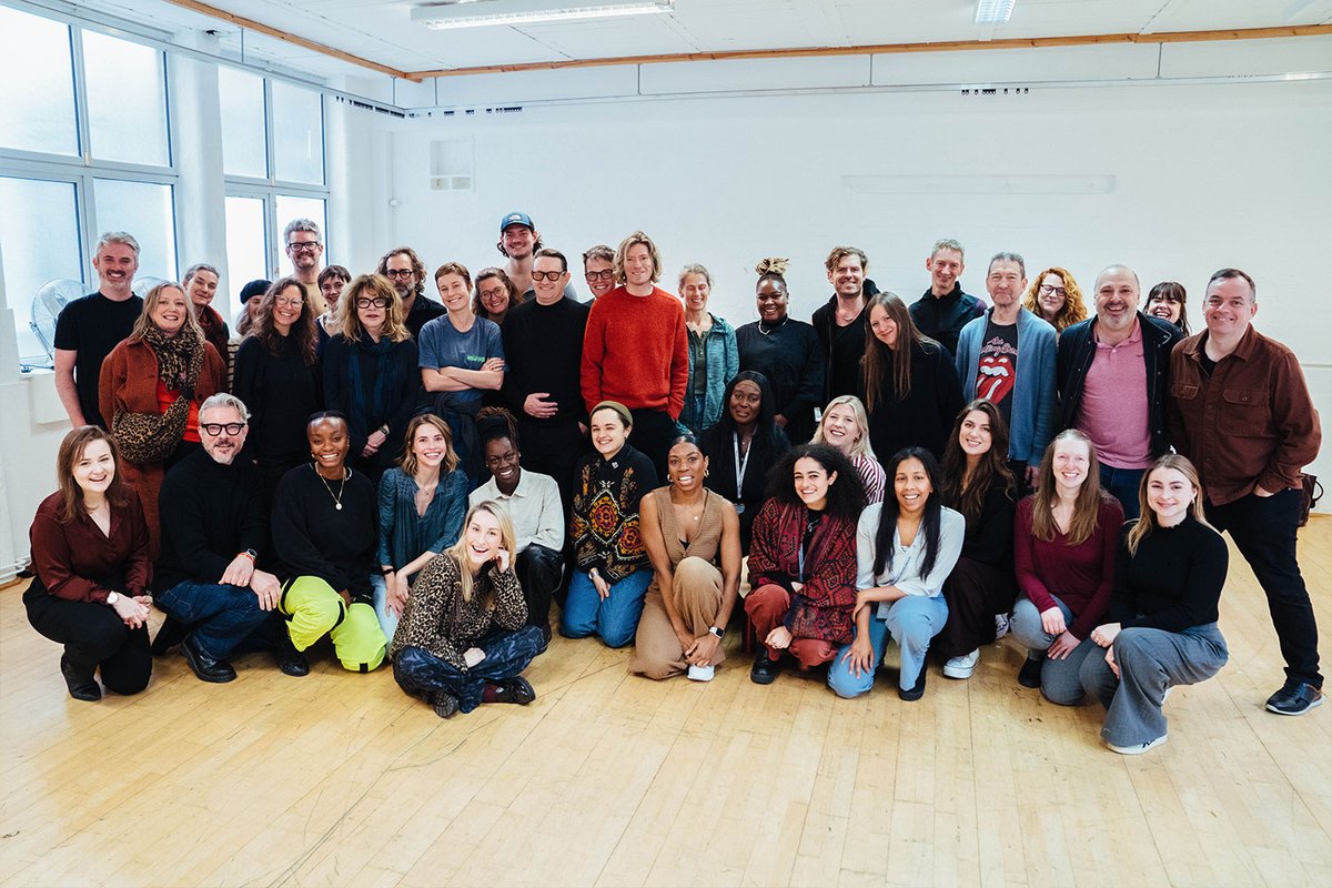 Elektra with Brie Larson unveils complete West End and Brighton company whatsonstage.com/news/elektra-w…