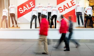 FinancialLillie's tweet photo. A simple trick to saving money on holiday shopping, writes Lesley-Anne Scorgie, is keep a list of who to buy for and how much you want to spend. https://t.co/XOD8HKIbMR https://t.co/wcW3GTdp5Z
