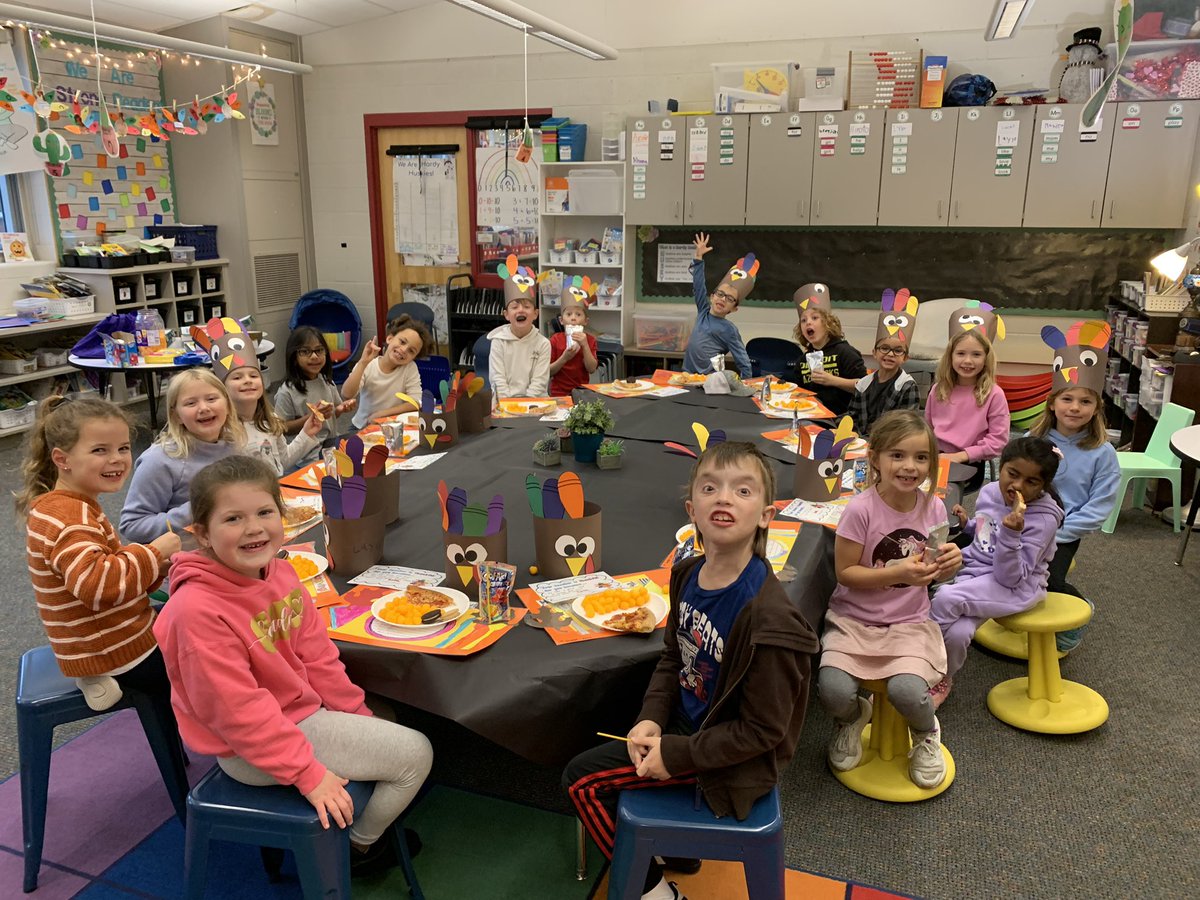 Y4HardyFirst's tweet photo. Celebrating our classroom family with a Class-giving pizza lunch! We are so grateful to have each other 🤍 https://t.co/IVmO7j4cmT