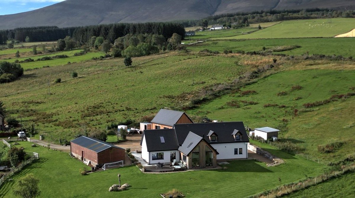 Galbraith_ELG's tweet photo. 📢 AVAILABLE AGAIN📢 
Kathannon Croft - A stunning semi-rural property at the heart of Speyside.
⭐ 2 reception rooms &amp; 4 bedrooms.
🐴  2 Paddocks, timber barn with stables.
Call our team for more information on 01463 22434☎️ or check out our website 👇 
https://t.co/AYcqG9NeKS https://t.co/ZfdOPYqEQX