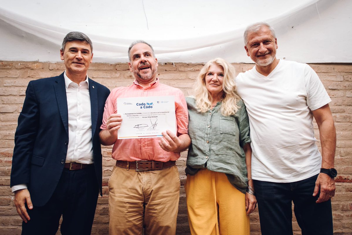 CPCMuniCba's tweet image. 💪#CodoACodo | El intendente Daniel Passerini hizo entrega de fondos a 2️⃣9️⃣ Centros Vecinales

🤝 Los mismos podrán utilizar fondos para mejorar la infraestructura de sus sedes o realizar actividades para los vecinos y vecinas de la ciudad