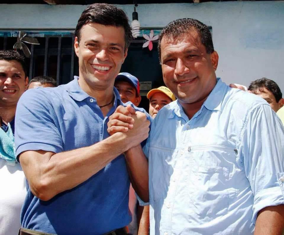 leopoldolopez's tweet photo. Condenamos la detención arbitraria de Alfredito Díaz, exgobernador de Nueva Esparta, amigo y compañero de lucha, quien llevaba meses perseguido por sus constantes denuncias en contra de los colaboradores de la dictadura en su estado. Mucha fuerza a su esposa, a su hija y a todos los presos políticos en Venezuela.
