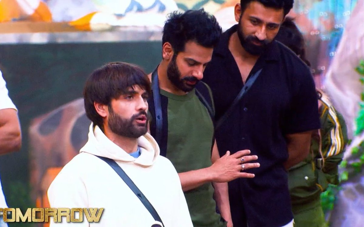 BollySpy's tweet photo. #BiggBoss18 Promo | #VivianDSena Ne Kiya #KaranveerMehra Ko Time God Race Se Bahar 

Kya Sahi Kiya?
RT --> Yes
LIKE --> NO https://t.co/AdsNrXzuOt
