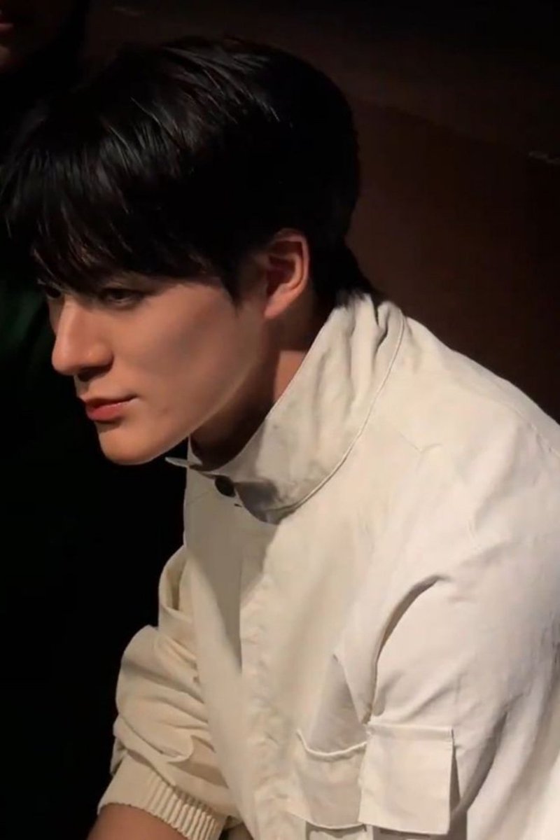 Storyrein's tweet image. Nomin Au; Transmigrasi

               Becoming Julio

"Gua cuma minta duit 10 juta, bukan nanggung masalah orang lain." — Bara

©Rein