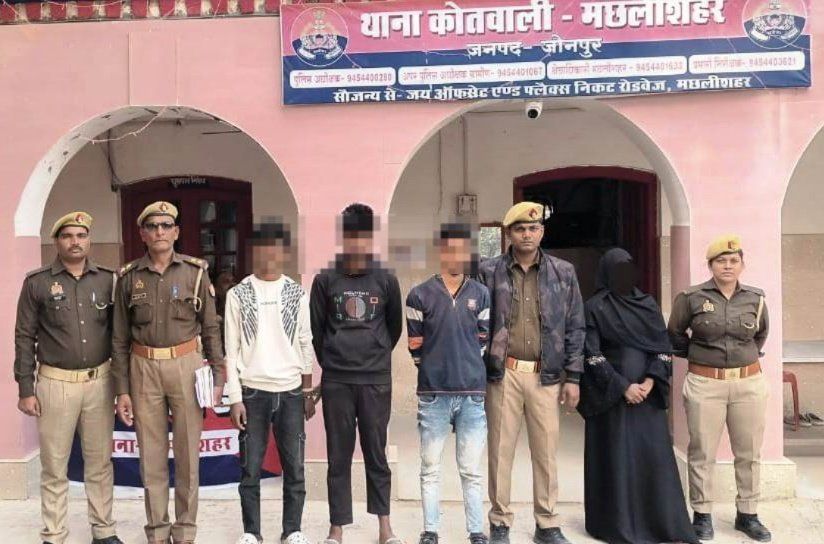 Ravindra Jatav (@ravindra_jatav9) on Twitter photo दिल दहला देने वाली घटना! 😭💔
UP के जौनपुर में दलित समुदाय की एक नाबालिग बच्ची का रेप करके उसकी निर्मम हत्या कर दी गई।
मोहम्मद रेहान, मन्नान और फिरदौस ने दुष्कर्म और हत्या करने के बाद पीड़िता की लाश को तालाब में फेंक दिया।
दलितों को छोड़ मुश्लिमों पर बोलता
<a href="/BhimArmyChief/">Chandra Shekhar Aazad</a> है! दिल दहला देने वाली घटना! 😭💔
UP के जौनपुर में दलित समुदाय की एक नाबालिग बच्ची का रेप करके उसकी निर्मम हत्या कर दी गई।
मोहम्मद रेहान, मन्नान और फिरदौस ने दुष्कर्म और हत्या करने के बाद पीड़िता की लाश को तालाब में फेंक दिया।
दलितों को छोड़ मुश्लिमों पर बोलता
<a href="/BhimArmyChief/">Chandra Shekhar Aazad</a> है!