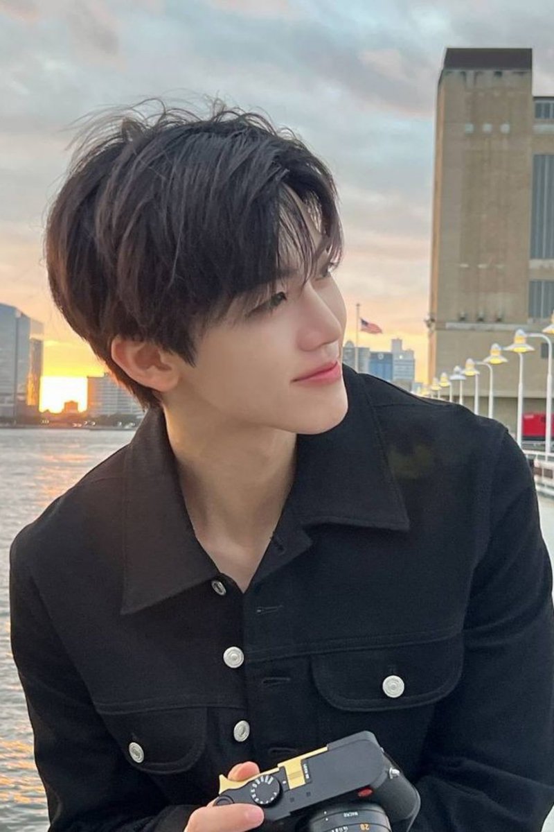 Storyrein's tweet image. Nomin Au; Transmigrasi

               Becoming Julio

"Gua cuma minta duit 10 juta, bukan nanggung masalah orang lain." — Bara

©Rein