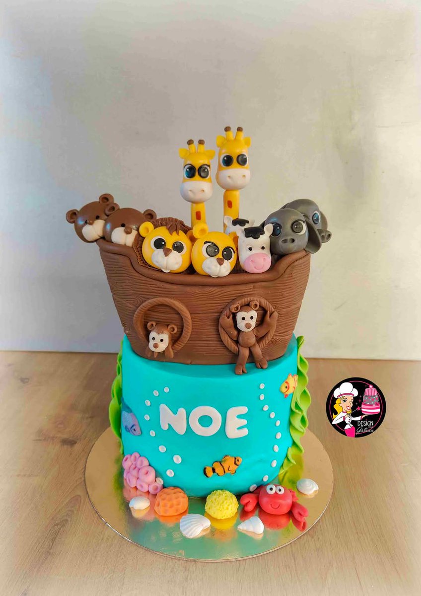 CakeDesignSB's tweet photo. Gâteau sur le thème arche de Noé avec florilège de modelages de figurines d'animaux (girafes, lions, nounours, éléphants, vaches, singes)
Sculpture de l'arche

#designmoiungateau #archedenoe #animaux  #gateauatheme #gateauanniversaire #anniversaire #cupcakes #gateauunique # https://t.co/poDDzz08Wh