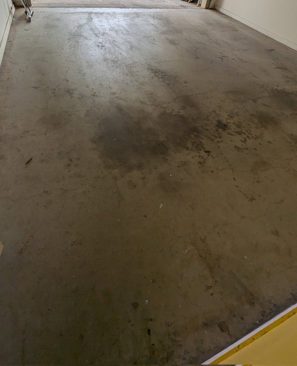 KrishBhargav's tweet photo. Garage floor repainting project... Weekend timepass avvakapothe ala set chesa 😎 different stages of treatment and final product .. #Selfpat https://t.co/HtLWVamdwt
