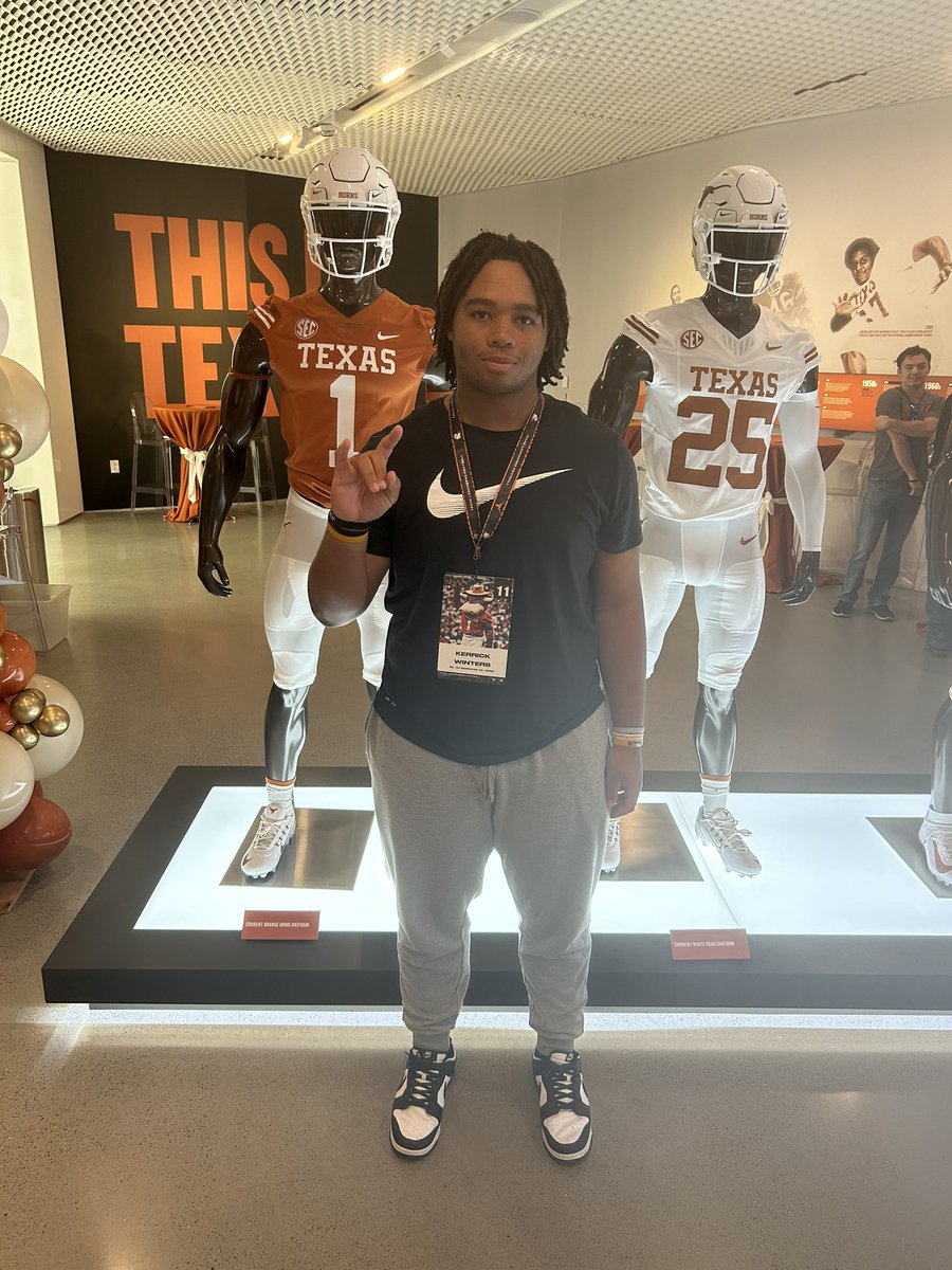 I had a great time this weekend at the <a href="/TexasFootball/">Texas Football</a> game. Thank you for having me out. <a href="/KJJFlood/">Kyle Flood</a> @CoachGat3wood <a href="/WRAB50/">William Blaylock</a> <a href="/J_Hines74/">Jacob Hines</a>