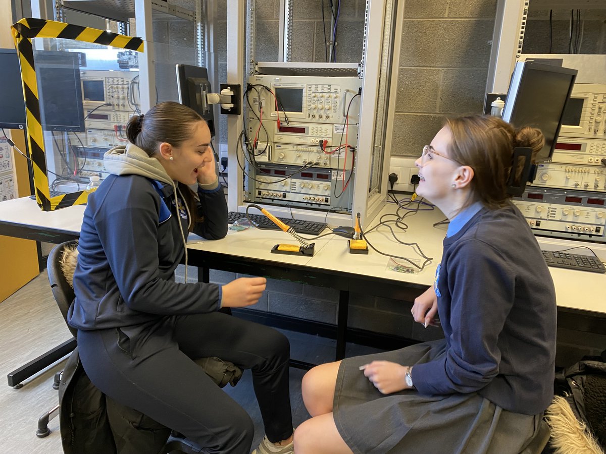It was great to  have some 5th years from Tallaght Community School visit our Tallaght campus for an Engineering workshop⚡️ Thanks to everyone involved!! 👩‍🔧👨‍🔧