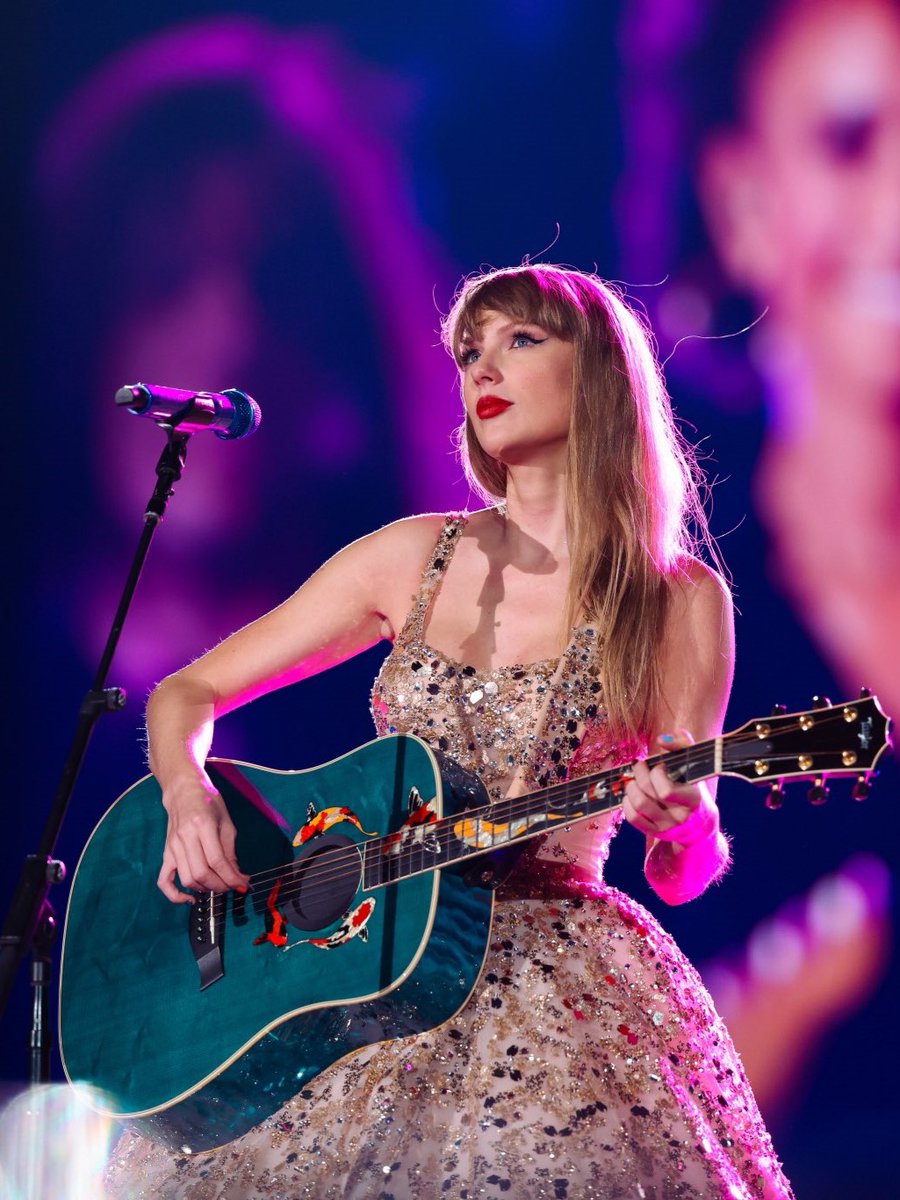 hourly taylor tweet media