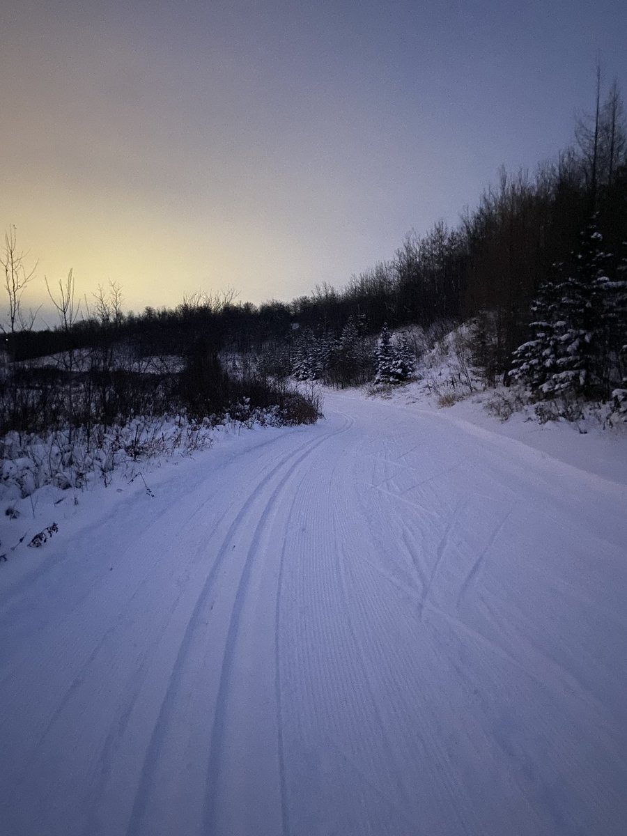 pepperjaneblue's tweet photo. First night for a xcountry ski. https://t.co/hDvT2Ve096