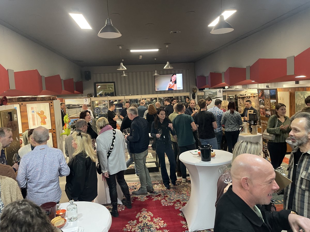 Hessinksauction's tweet photo. VIP viewing day at Hessink's together with a wine event organised by @maisondelfant a smashing success.

#Auction #veiling #auktion #viewingday #kijkdag #art #kunst #modernart #contemporaryart #interiordesign #artdeco #artnouveau https://t.co/F7gFN4As9z