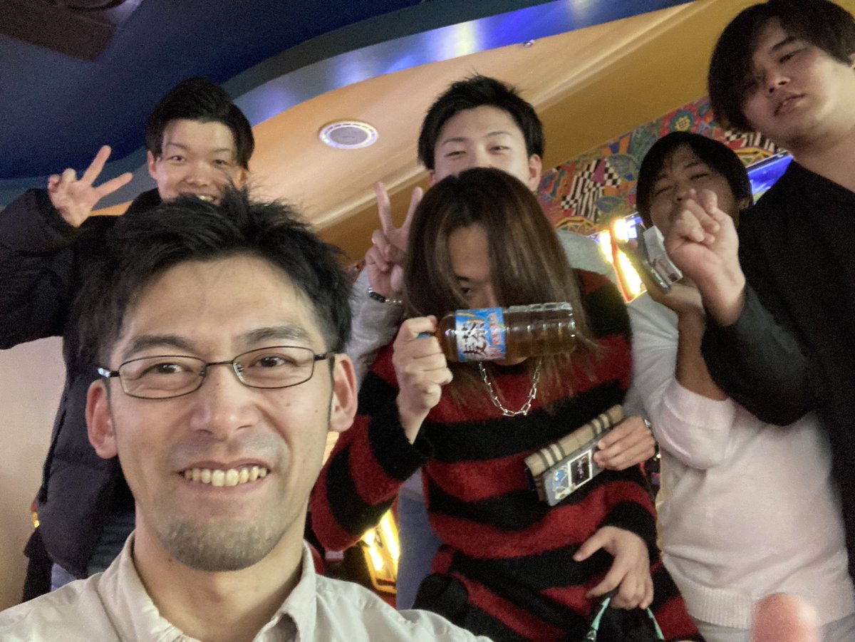 intel_mika's tweet photo. そらくんから全国大会の打ち上げで肉パーティーを開催したい、と言うお話から始まった今回の件。

8-10年越しで会いたかった人達に会えたり、2日目は道中俺がアホやったのにみんな優しくしてくれ、本当に涙の出る想いで人の温かさを改めて教えてもらったり、とても素敵な3日間になりました。

文字数 https://t.co/ZkioIWZ16V