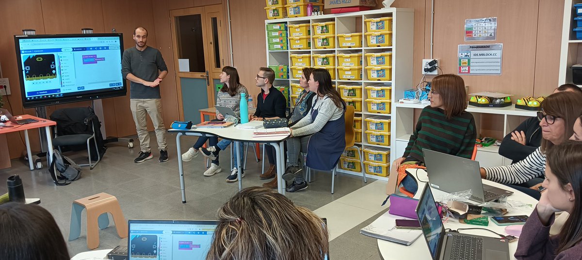 Aquestes setmanes, estem rebent formació de robòtica amb el nostre Mentor 4.0
#robòtica #microbit
