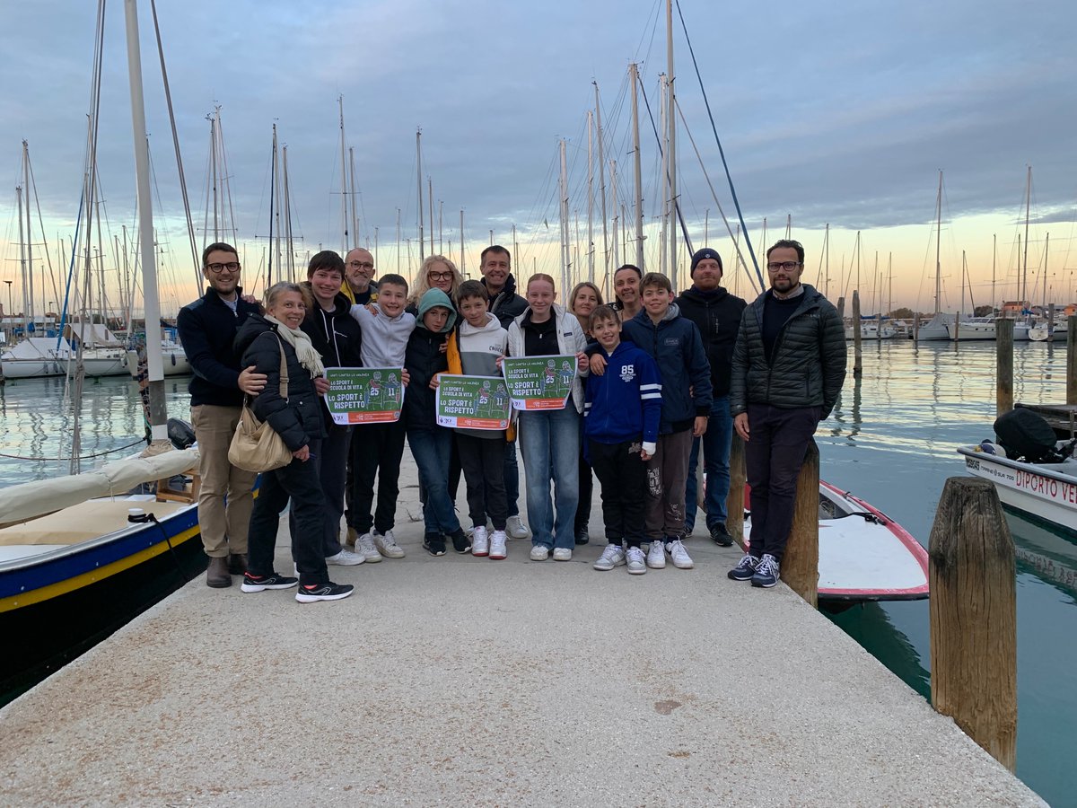 DiportoVelico's tweet photo. ✅ Il DVV contro la violenza sulle donne

👉Il Diporto Velico Veneziano ha preso parte all’iniziativa promossa dall’Assessorato allo Sport del Comune di Venezia per accendere un faro sul tema contro la violenza sulle donne, perchè “lo sport è scuola di vita e lo sport è rispetto” https://t.co/JkLft4zaF6