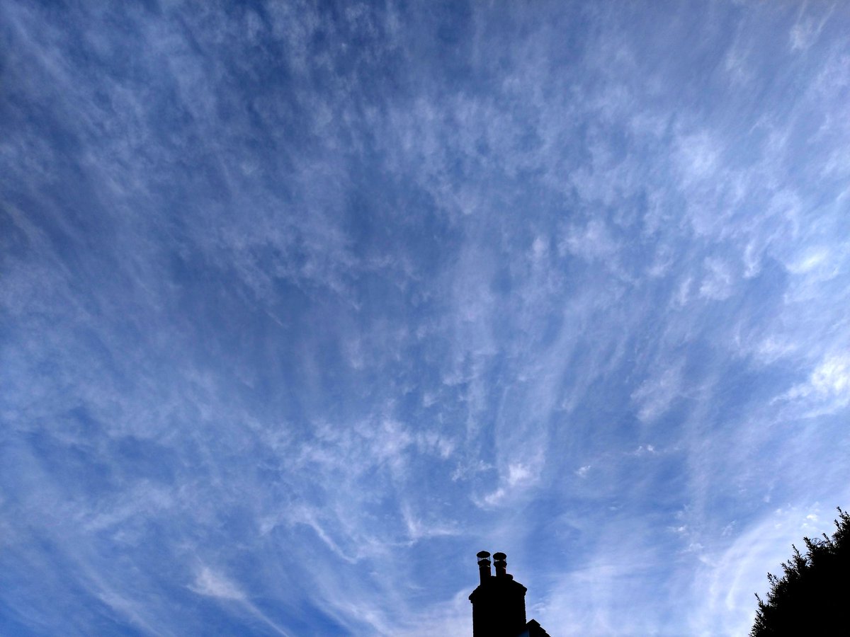 mildthing99's tweet photo. *Into the blue* 👋#StormBert
A beautiful array of rapidly moving #CirrusFibratus #Cirrocumulus with #Lacunosus in >200 kmh #PolarJet back of decaying #Occlusion as HP builds
@CloudAppSoc @StormHour @metoffice @ThePhotoHour @SurreyHillsNL @VisitSurrey
#StormHour #loveukweather https://t.co/bwm7V4BJWr