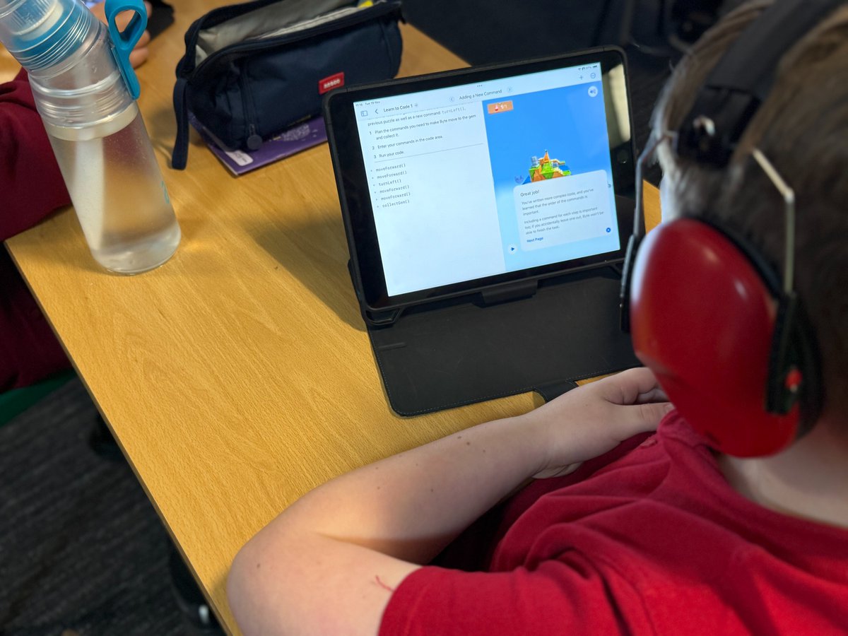 Both Year 5 classes had a great session last week learning all about Swift programming language - this is the code that all the apps you use on your phone are written in - they had to give instructions to Byte to move correctly around a maze. Thanks to <a href="/jtrsltd/">JTRS</a> <a href="/DavidKirtlan/">Elsium</a>