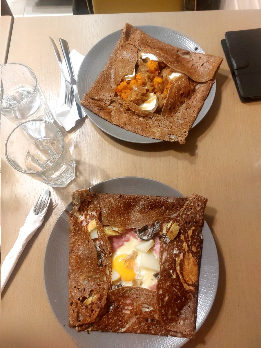 Mathildetwit98's tweet image. Promenade en bord de mer en Bretagne 🦞🍂⛵️