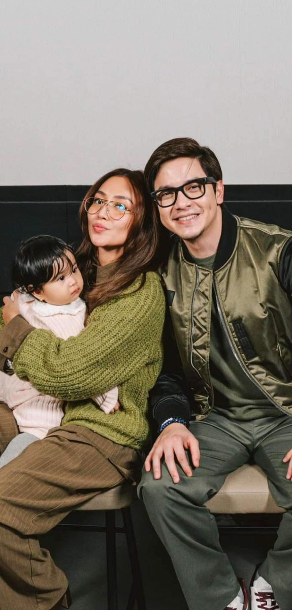 istroberiavo's tweet photo. waiiiitt!! staaaappphhh!! 😭

apakaaaacuteee…ang soft soft talaga nila sa mga kids noh?🥹 It’s so clear, they’re going to be the most amazing parents one day.

#KathDen #HelloLoveAgain https://t.co/eY9P4Oz4KW