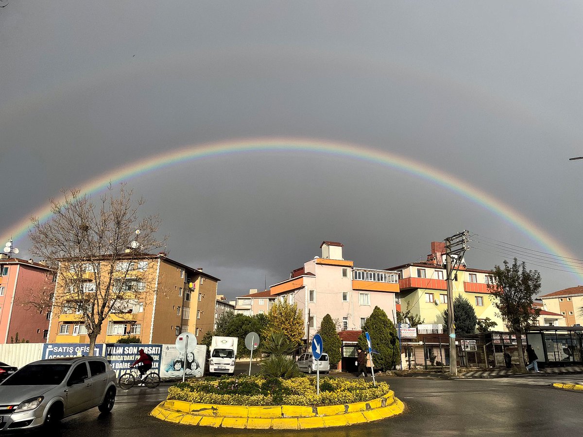Gözler yasarmadikca , gönüllerde gökkuşağı olusmaz..