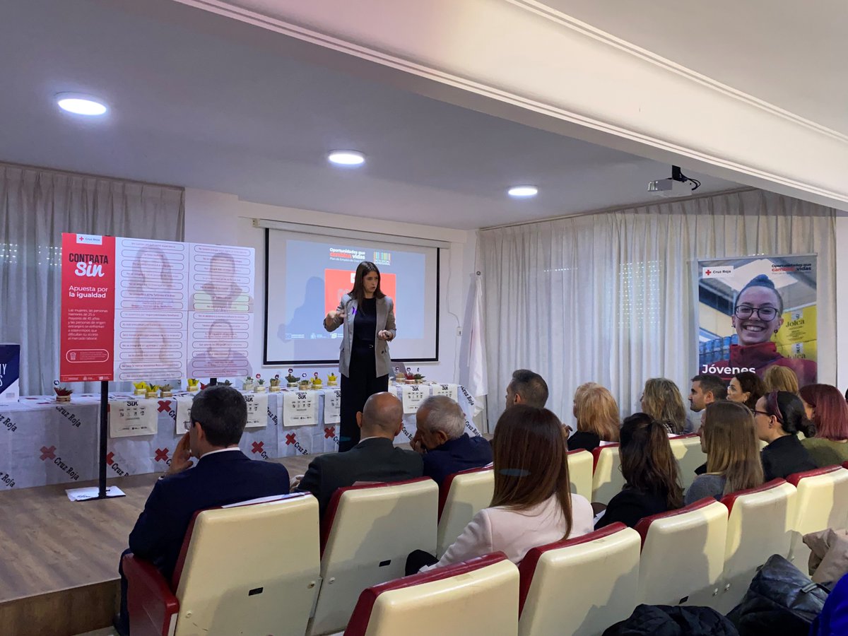 crecyl's tweet photo. Hoy hemos querido romper estereotipos y derribar muros para apostar por la igualdad en el acceso a un empleo a través de la campaña 'Contrata sin'. Una acción que no tendría sentido sin el apoyo de las más de 900 empresas colaboradoras y sin el apoyo de la
@jcyl. https://t.co/PjRfUnejtq