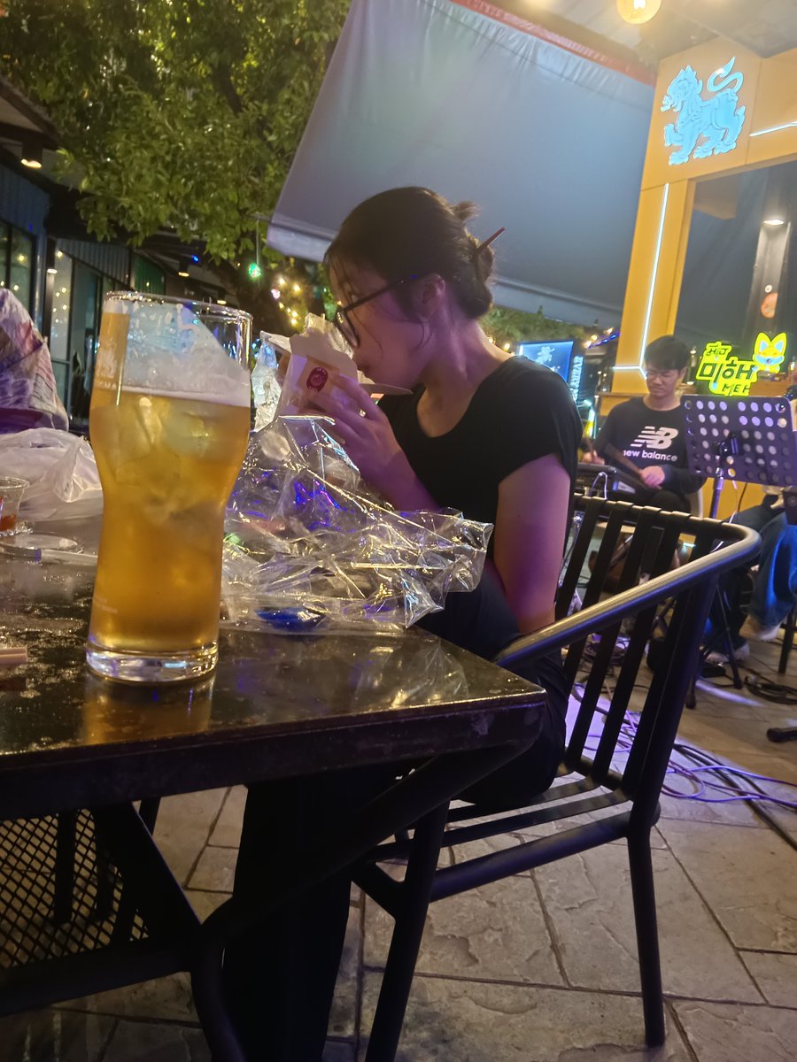 KracaySathit's tweet photo. วันนี้โคราชคับ..นัดดื่มใด้คับ https://t.co/ZJ2zRdS5Pz