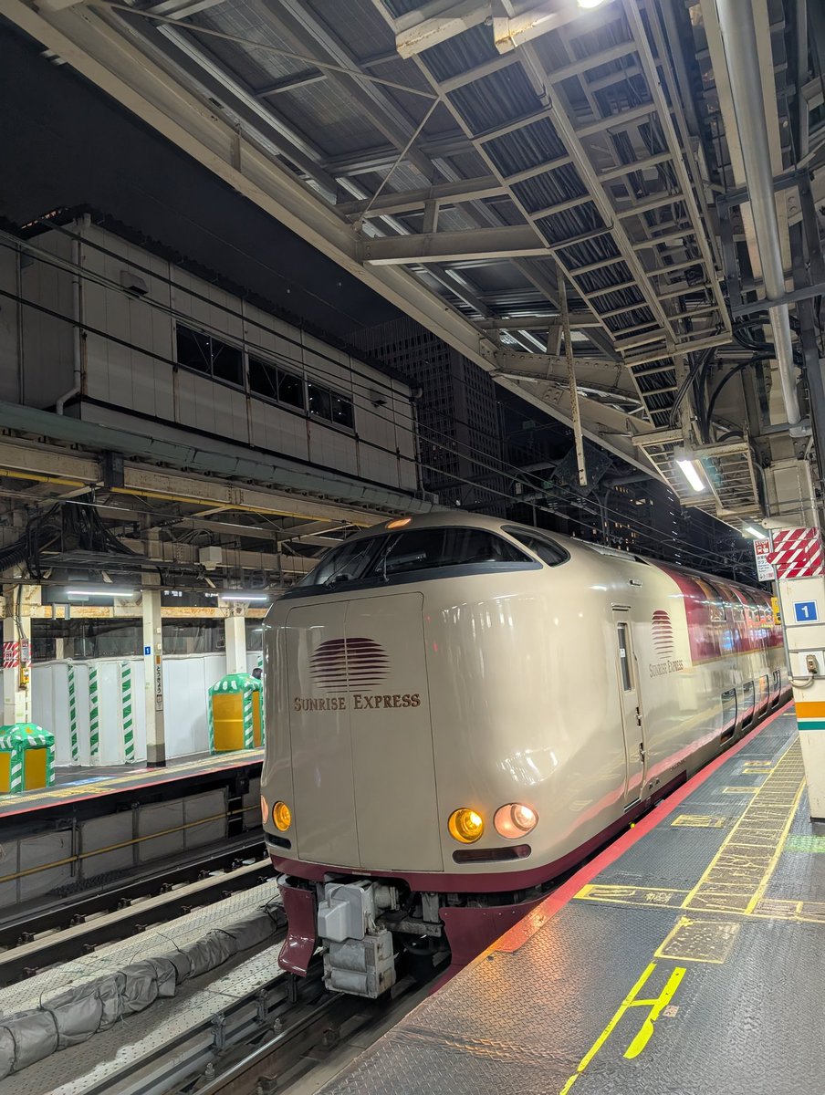 chaskarose0038's tweet photo. サンライズに乗りたくて、ステゴロが観たくて、PayPayドームが見たくて旅行計画を立てて全部叶う事ができた！めっちゃ嬉しい！！トラブルいくつかあったけど無事に帰れそう。終わってしまうのが寂しいけど、またこうして遊べる様に、明日から仕事頑張ろう😄 https://t.co/8MbaOUBDFm