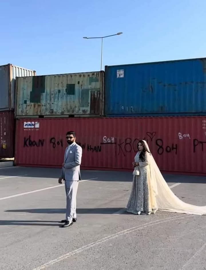 revoltrebel23's tweet image. Han ye kr lo phly 
#24NovemberFinalCall