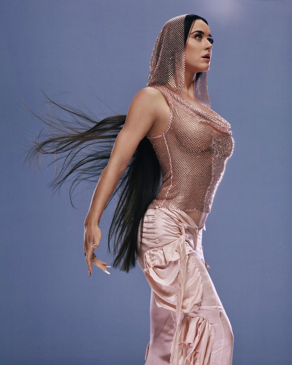 KatyCats from UK who want to be on Katy Perry: Night of a Lifetime, keep an 👀 on your DM's on social media!