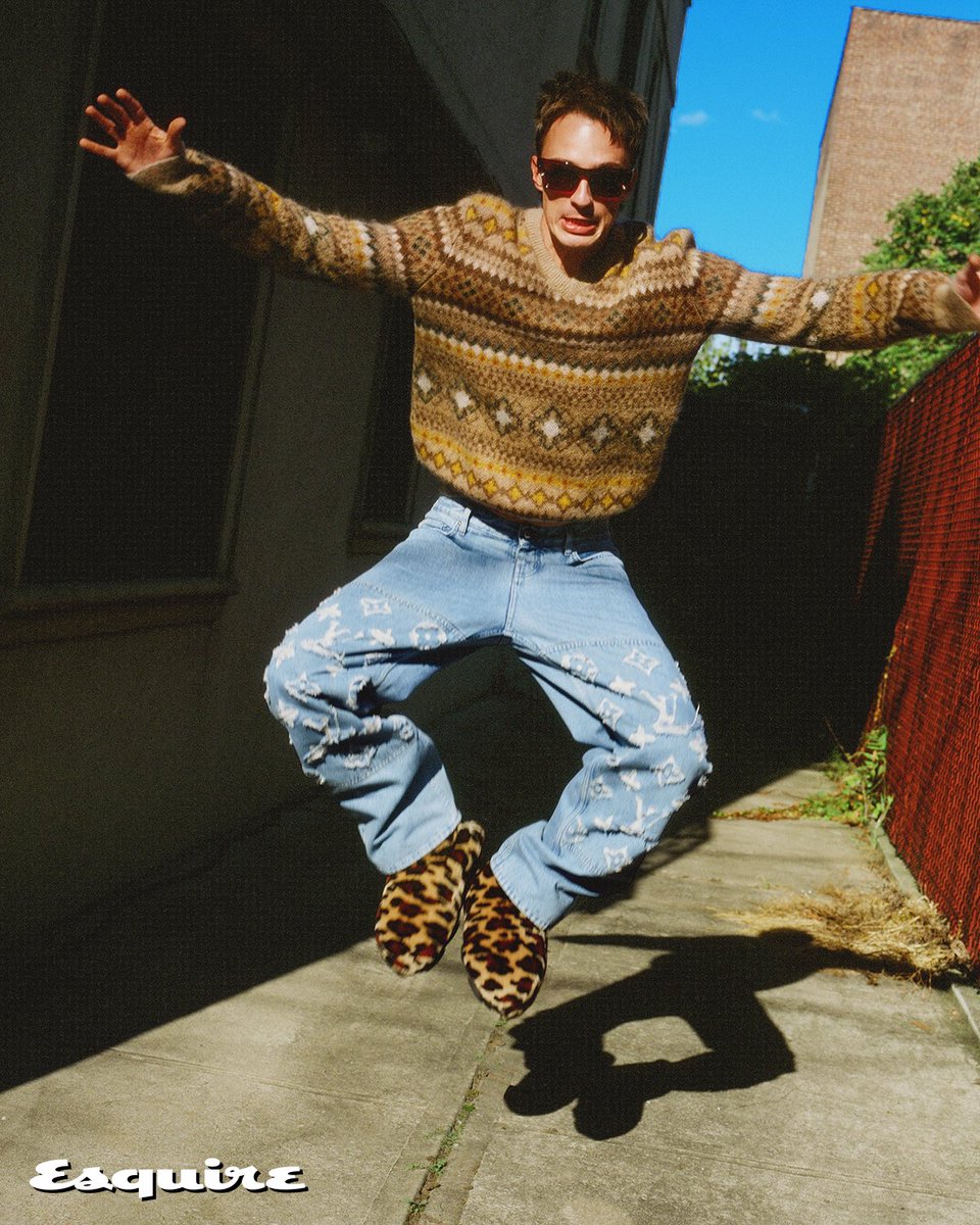 ultragloss's tweet image. went to dinner with drew starkey for @esquire — this is how it went esquire.com/entertainment/…
