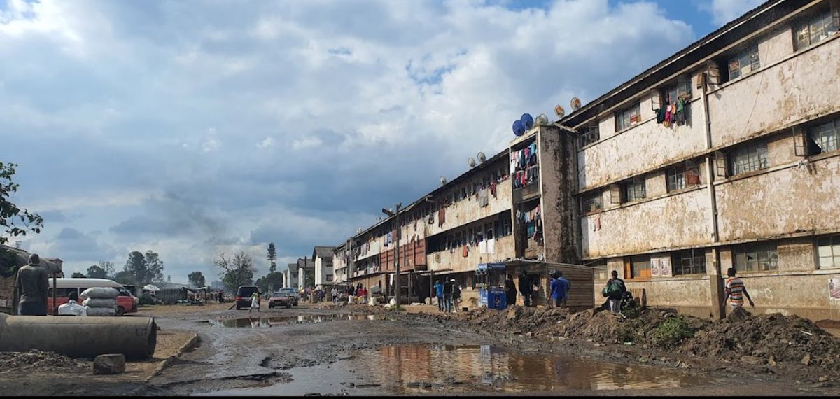 daddyhope's tweet photo. This is not in war-torn Ukraine; this is in the heart of Harare, in Mbare, Zimbabwe.
This is what the Zimbabwean tyrant, Emmerson Mnangagwa, claims justifies violating the constitution and extending his rule for another two years, until 2030.

If he manages to succeed amid this chaos and poverty, I will agree with South Africans who say Zimbabweans are embarrassing cowards.

Imagine someone emerging from this block of flats, less than 10 kilometres from Mnangagwa’s office, and allowing the crooked president to continue looting subjecting them to this poverty.

These dilapidated flats were built by the colonial government for single men and men who would work away from their families.
Today they are home to families making a mockery of independence! Eishh, Mnangagwa is the true definition of not only a corrupt and incompetent leader, but a failed leader!
