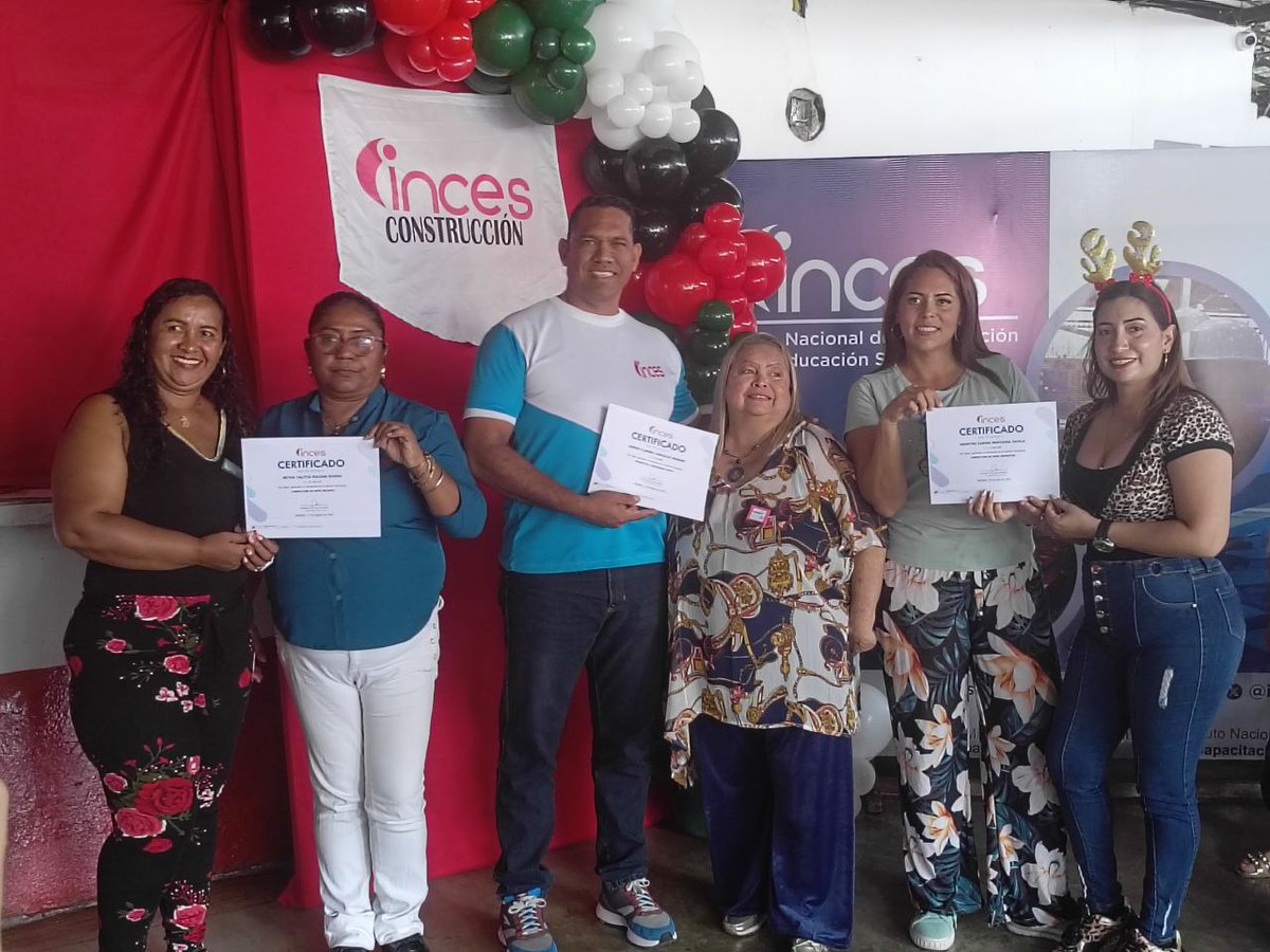 IBarinas21's tweet photo. Con entrega de 40 certificados se realizó acto dirigido a participantes del CFS Manuelita Saenz, en los ámbitos CFS y Misiones y grandes misiones, incorporados a diversas formaciones desarrolladas en marco de la Gran Misión Venezuela Mujer.

#LaTécnicaQueInspira https://t.co/8J0bywS3dw