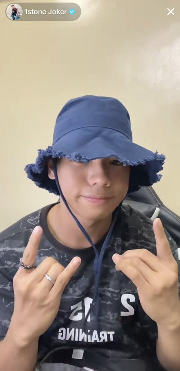 sunkissedorenji's tweet photo. nagvideo call pa samin si @kidcozydef nung nasa bangkok siya para pumili ng igigift kay jok. tas ayern yung napili namin nina @mikaydaily_ @arianaisventi 😂 

JOKER ZONE ACTIVATED
@1stoneOfficial @1stoneofc_joker
#1stOne #1stOne_JOKER #GameOnJokerZone https://t.co/j5atWzpFn7