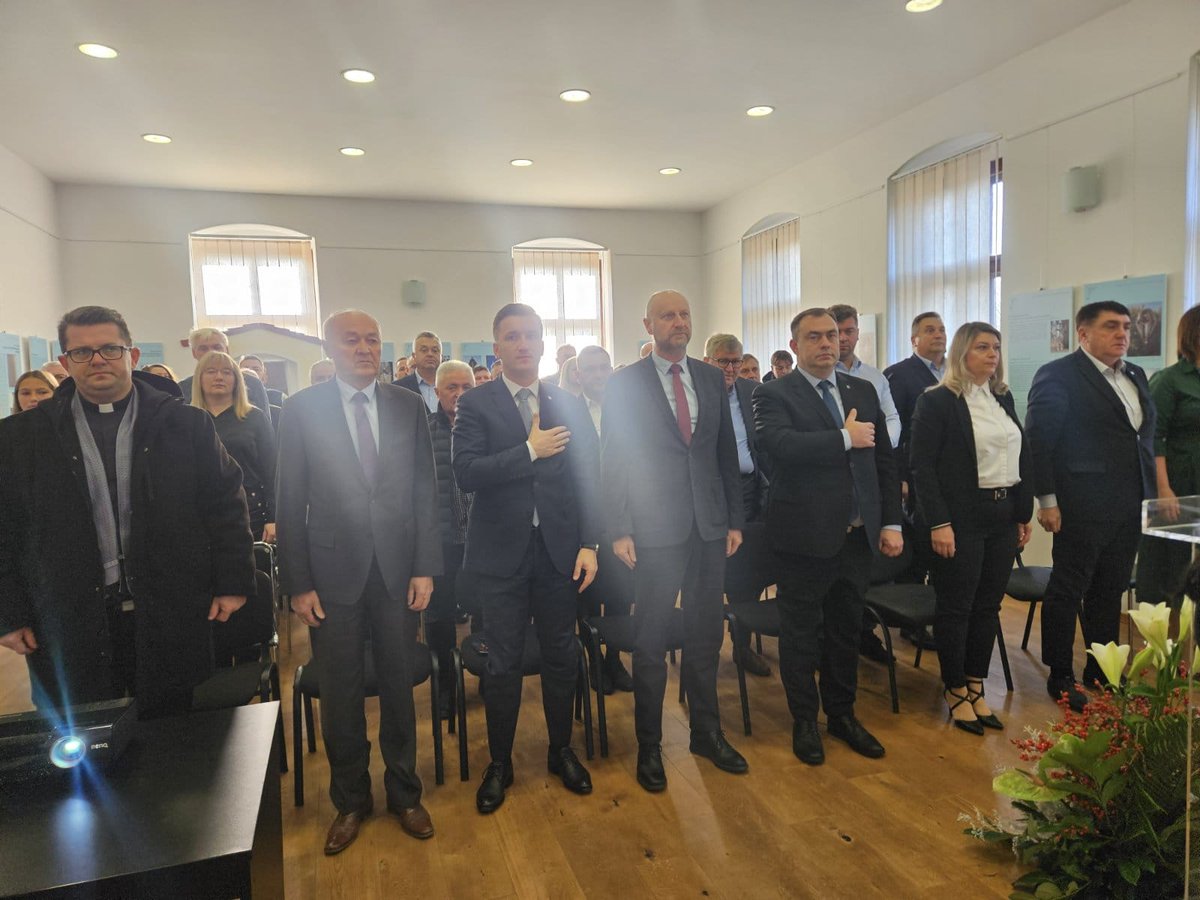 TusekZarko's tweet photo. Dan općine i župe -  Zagorska sela, Sv.Katarina.
Lijepo je vidjeti malu sredinu koja se lijepo razvija i koja je toliko ponosna na svoju tradiciju i najvažnije na svoje ljude.
Drago mi je da iza velike većine njihovih velikih i "malih" projekata stoji @VladaRH https://t.co/gvwgOiMrSY