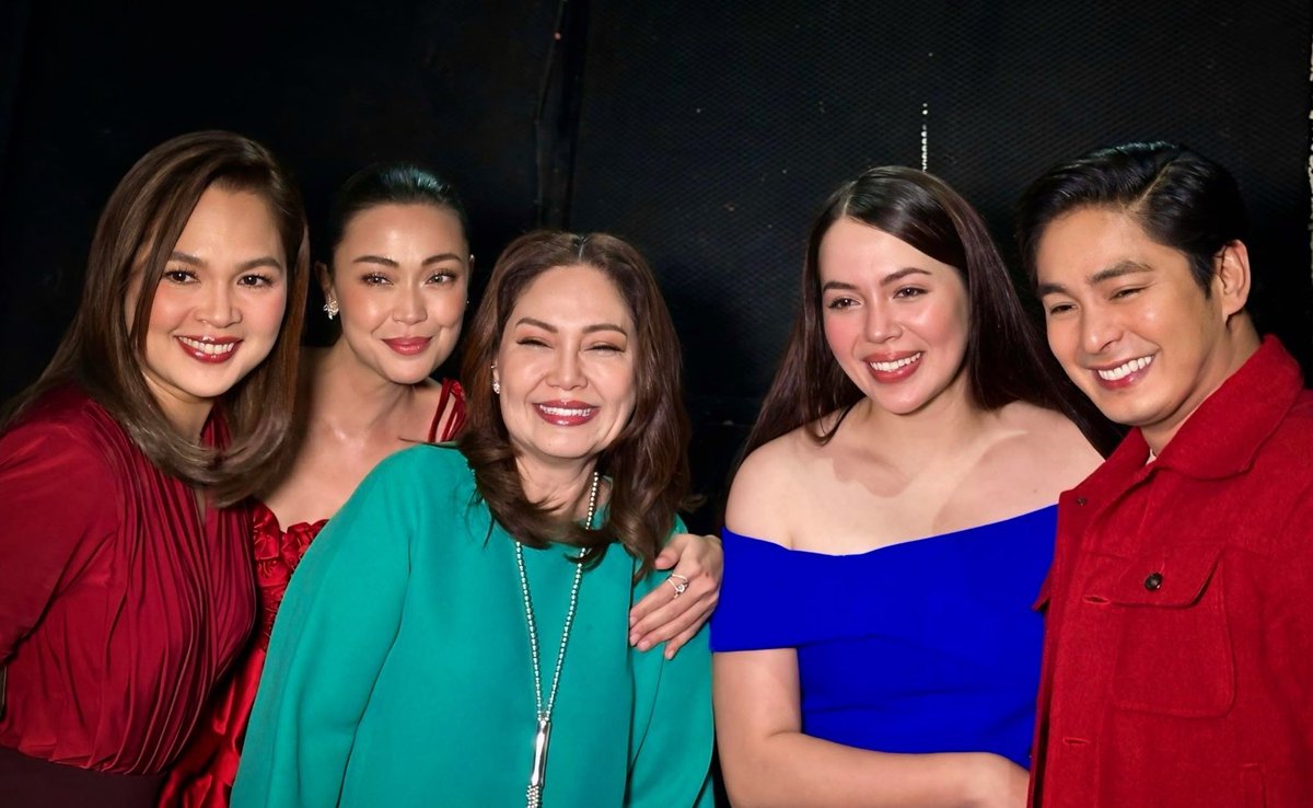 AltStarMagic's tweet photo. Ang lima sa pinakamaniningning na mga bituin ng ABS-CBN ✨❤️💚💙 #OurStoriesShineThisChristmas https://t.co/8EGRR51Tos