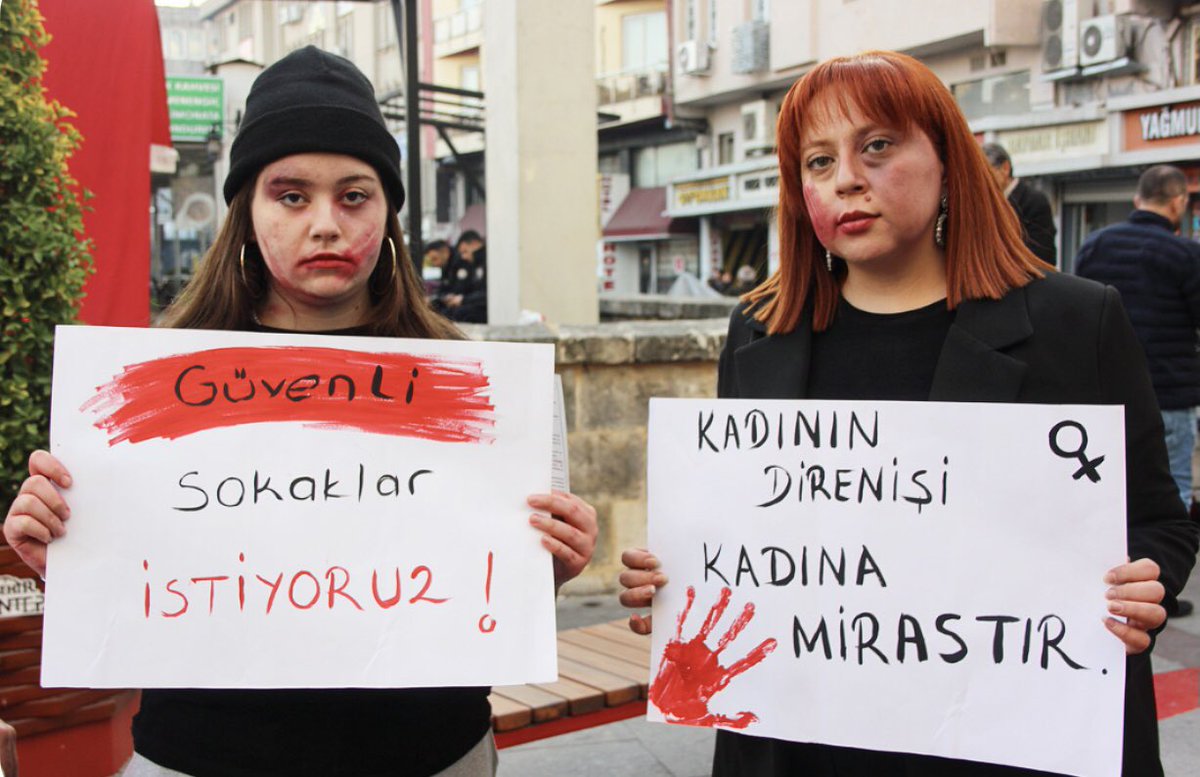 zaferabla's tweet image. Sende Kadına Şiddete Dur De ! ✋🏻
Kadına Şiddete Hayır ! ✋🏻
#kadınaşiddet #kadınaşiddetehayır #şiddet #25kasımkadınaşiddetehayır #kadın #çocuk #SONDAKİKA #25kasımkadınayönelikşiddetlemücadelegünü #SonDakika #sondakikahaber #Gaziantep #zaferpartisi #zaferpartisigaziantep…