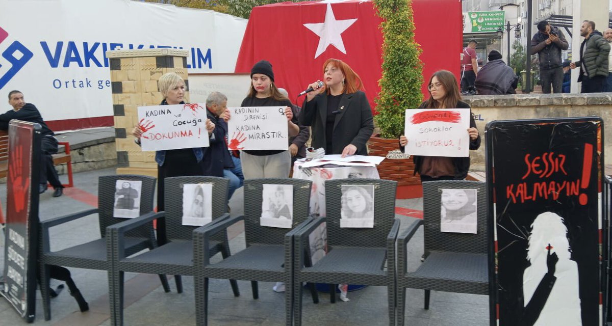 zaferabla's tweet image. Sende Kadına Şiddete Dur De ! ✋🏻
Kadına Şiddete Hayır ! ✋🏻
#kadınaşiddet #kadınaşiddetehayır #şiddet #25kasımkadınaşiddetehayır #kadın #çocuk #SONDAKİKA #25kasımkadınayönelikşiddetlemücadelegünü #SonDakika #sondakikahaber #Gaziantep #zaferpartisi #zaferpartisigaziantep…