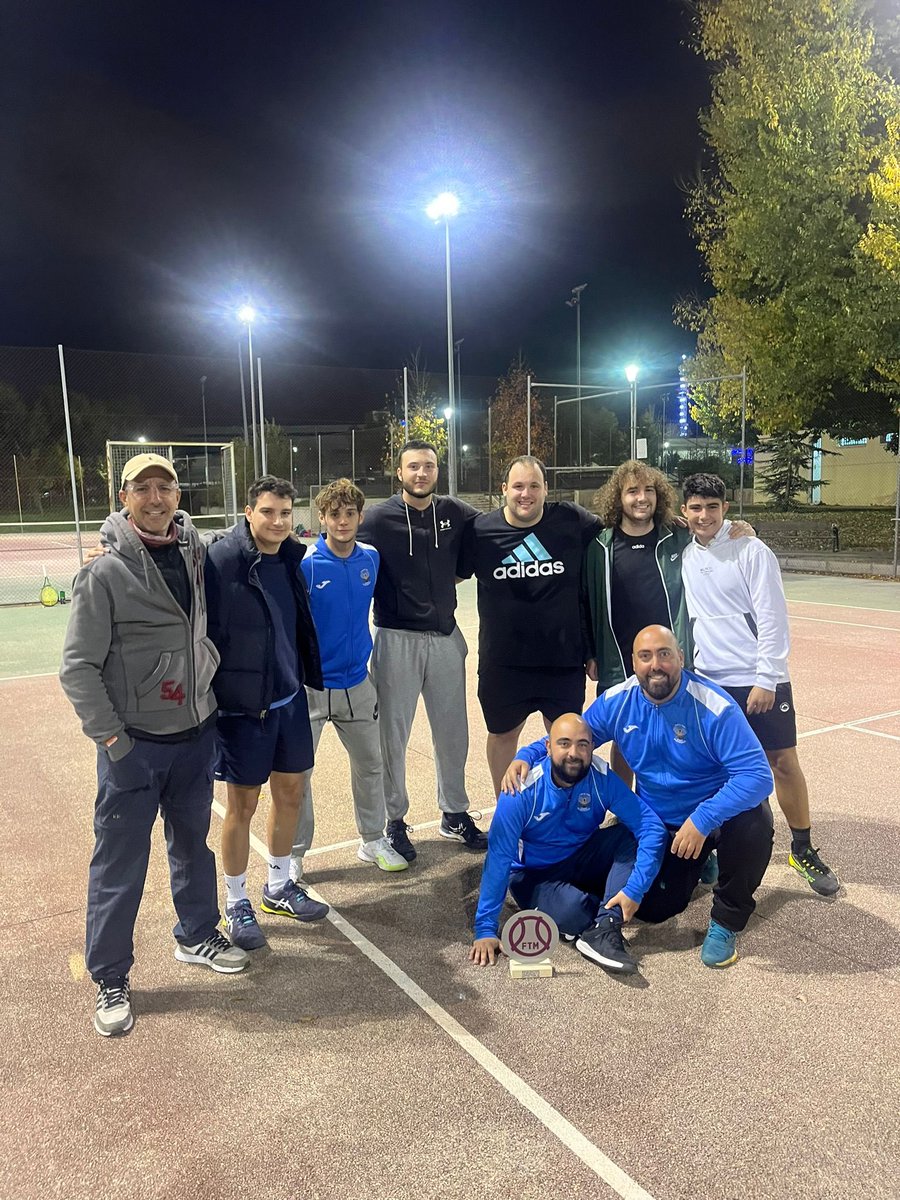 ABSOLUTOS | ¡¡CAMPEONES!! 🏆

Nuestro equipo masculino se proclama campeón de Segunda división y logra el ascenso a Primera!! 🔝🔝

Nos metemos entre los ocho mejores equipos de Madrid y ponemos a nuestra ciudad en la división de oro donde representaremos con orgullo 💪🏼💪🏼