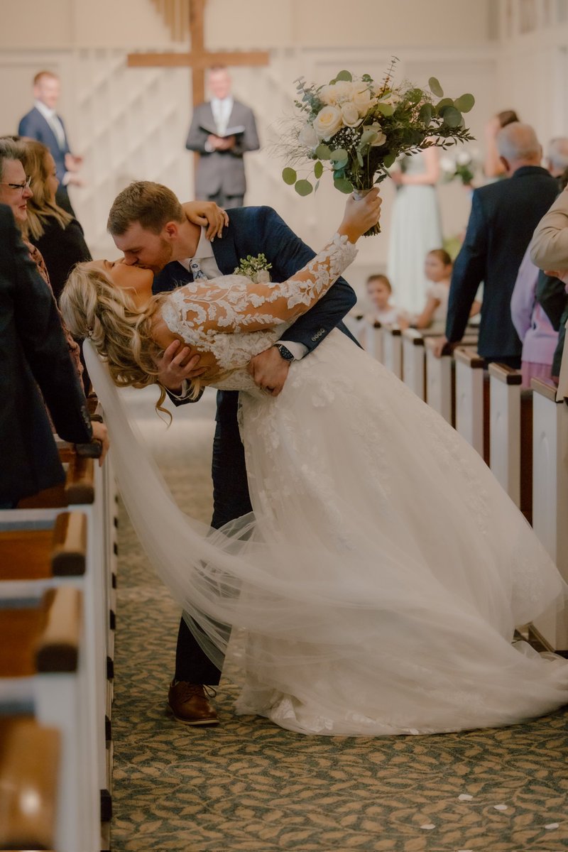 audreyfeenstra's tweet photo. got myself a husband and a new last name 🥰 https://t.co/Y1J6yHygul