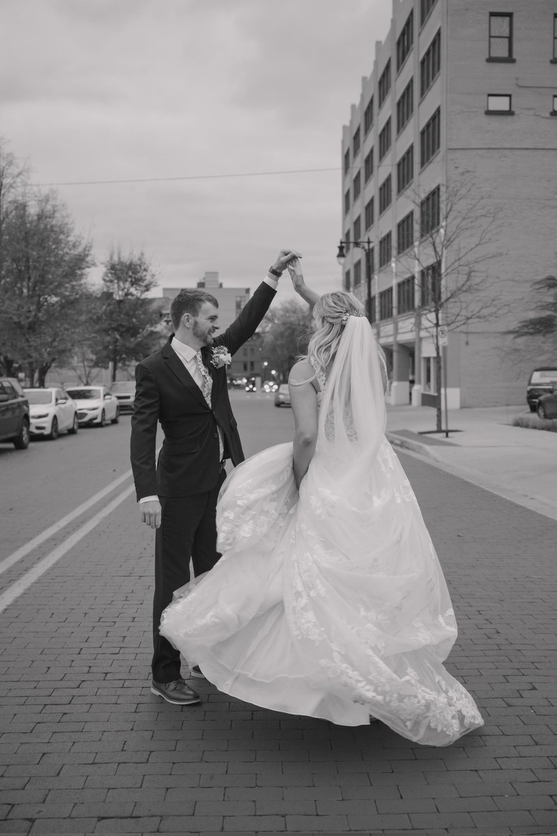 audreyfeenstra's tweet photo. got myself a husband and a new last name 🥰 https://t.co/Y1J6yHygul