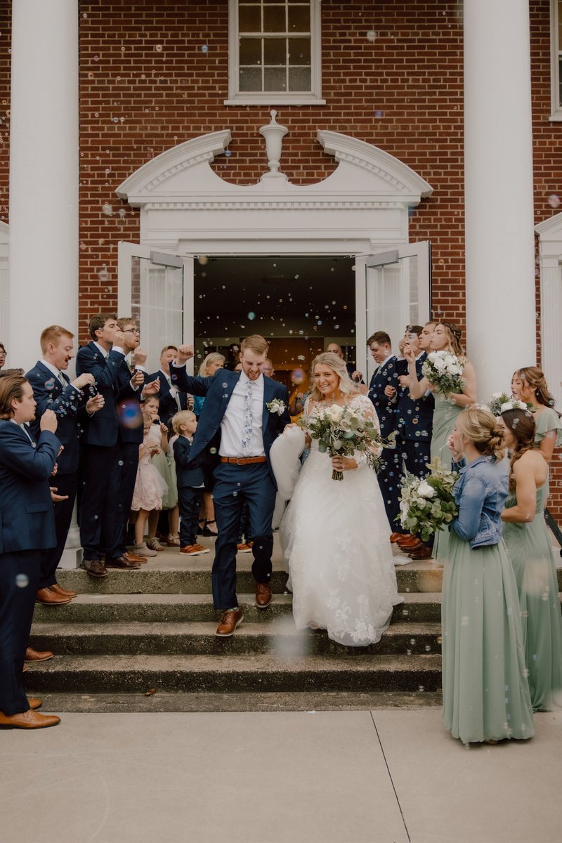 audreyfeenstra's tweet photo. got myself a husband and a new last name 🥰 https://t.co/Y1J6yHygul