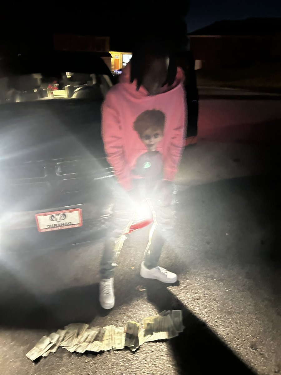 TheBig906's tweet photo. Young n Violent &amp; we move like dat navy🆘  #21 #LongLiveMyBrada https://t.co/opOXQ6mete