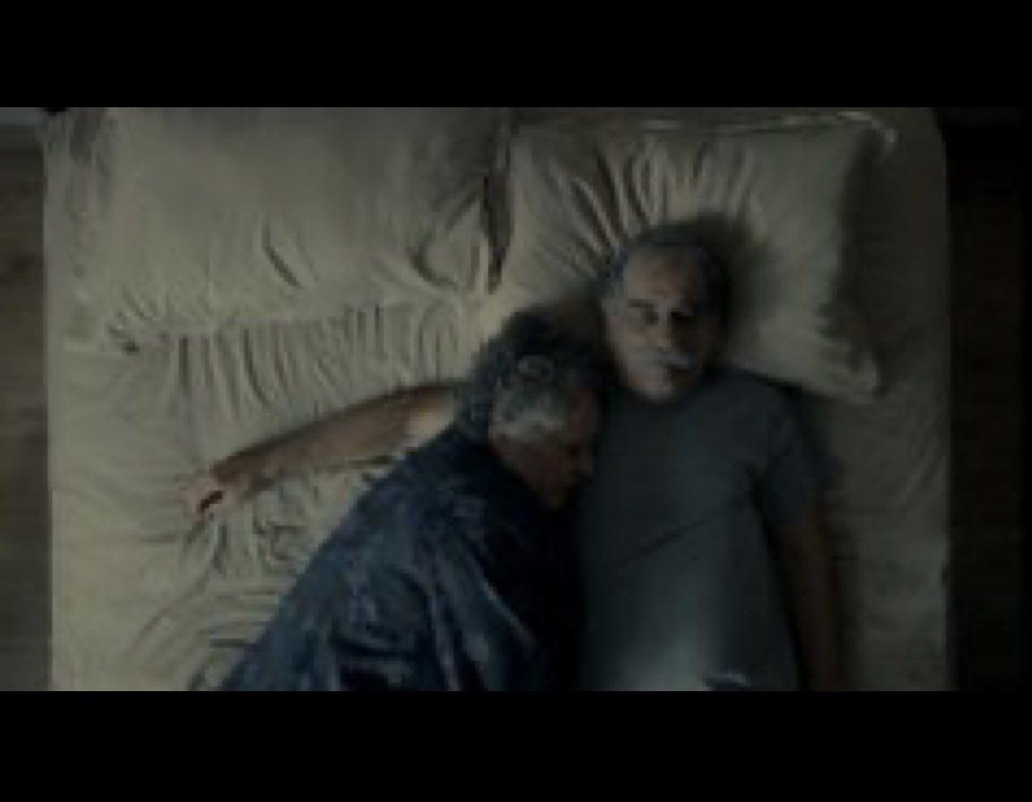 My Favorite Cake, İran’da kısıtlamaların, baskıların içinde büyüyen, baskıya karşı direnişin sembolü haline gelen kadınların yaşadıklarına, hem toplumsal değişim ve yozlaşma açısından hem de herşeye rağmen umuda tutunmanın bir yol olması açısından bakılmış bir İran filmi.