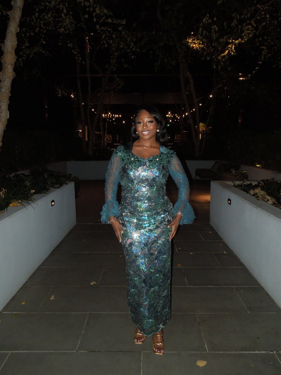 ayooomidee's tweet photo. begging my friends to marry so i can dress like this more often https://t.co/JkqptR7sXF