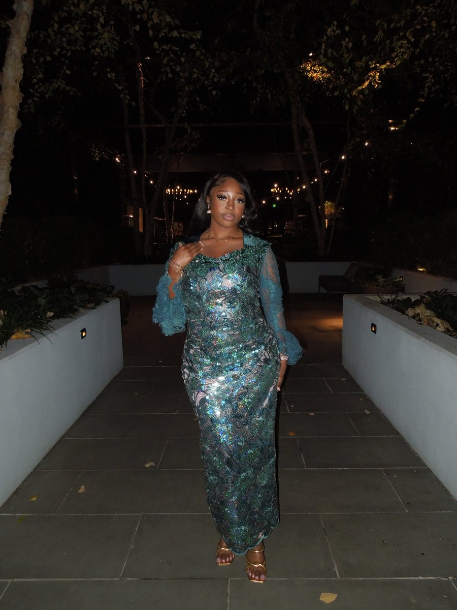 ayooomidee's tweet photo. begging my friends to marry so i can dress like this more often https://t.co/JkqptR7sXF