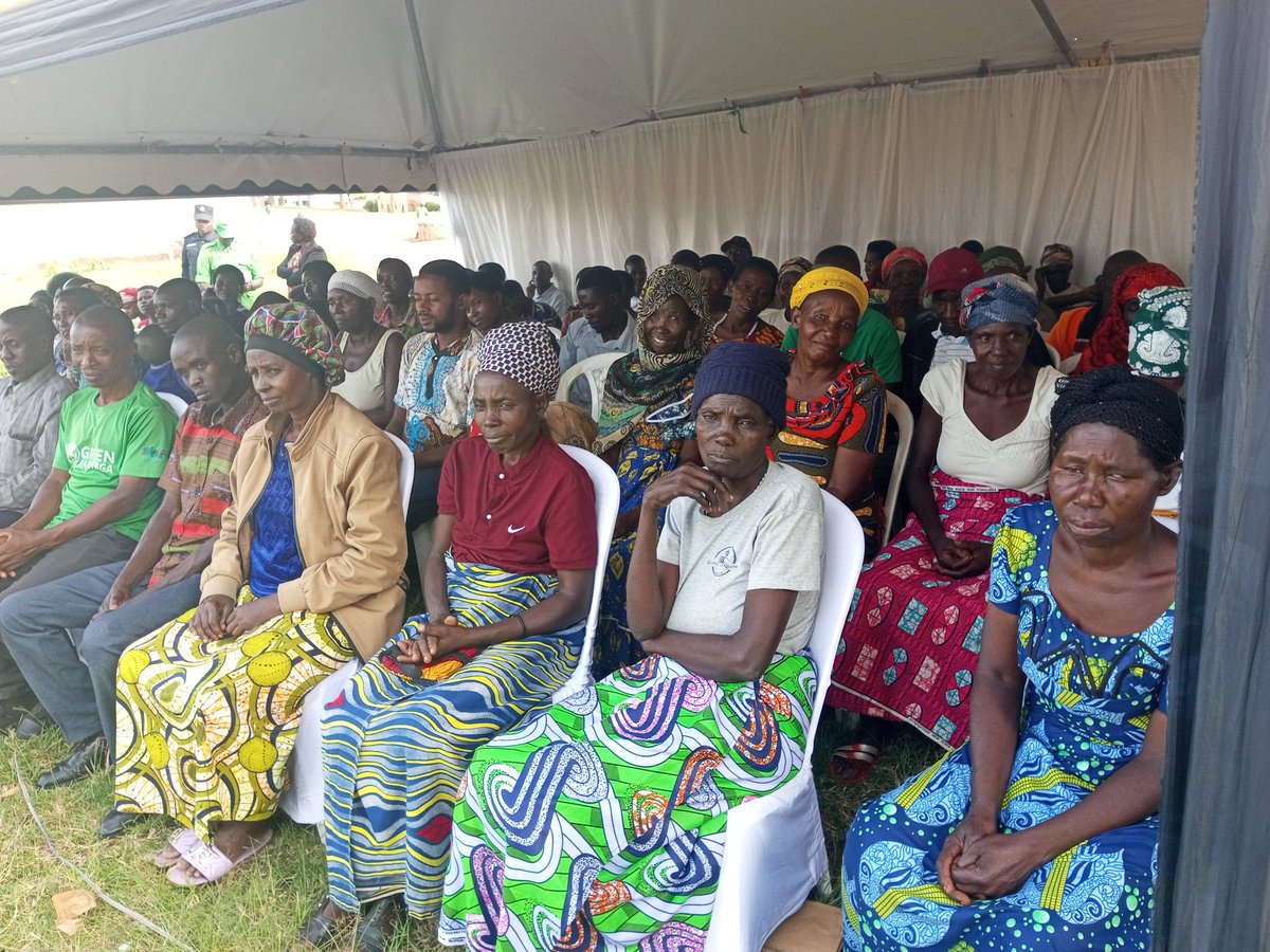 NyanzaDistrict's tweet photo. Mu murenge wa Ntyazo hari  gutangirizwa ubukangurambaga bw'iminsi 16 bwo kurwanya ihohoterwa rishingiye ku gitsina. Insangamyatsiko iragira iti:" Twubake umuryango uzira ihohotera." Igikorwa cyitabiriwe n'Umuyobozi w'Akarere @Erasmen, Visi Meya @NadineKayites n'izindi nzego https://t.co/oVwxwA32j3